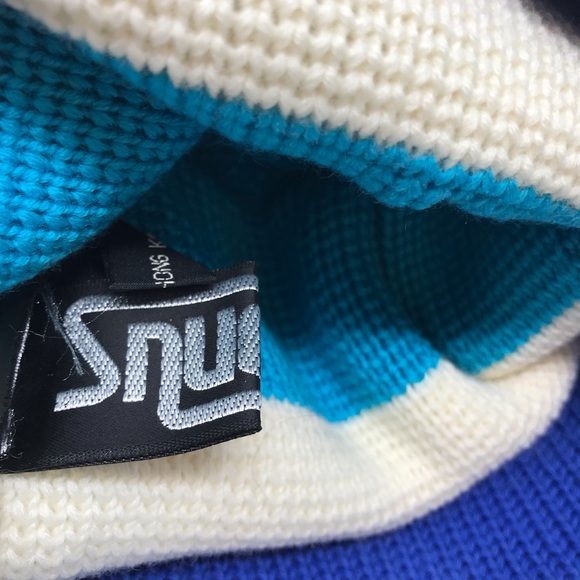 Smuggler Knitted Beanie with PomPom - Picture 4 of 9